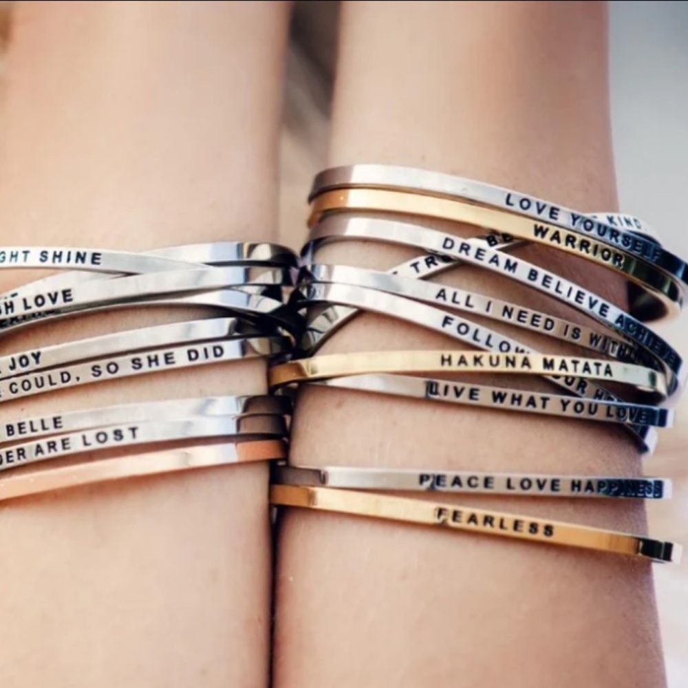 Mantraband “She flies with her own wings” Alis Volat Propriis